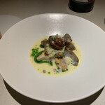 cochon - 鰆のレア焼き、クスクスを入れたクラムチャウダー、焦ネギオイル