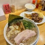 まる星 - まる星定食　1350円　+　ワンタン　200円