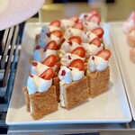 Restaurant Grand Cafe Fauchon - あまおうミルフォイユ＠このハードなパイを食べてほしい