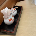 鰻はましん - 卓上には山椒