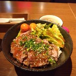 PUB Q - ステーキ丼