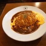 洋食喫茶かまた - ◯ふわとろオムライス
まずはデミグラスソースを一口味見

お〜、デミに苦みも軽くあり、トマトの酸味軽やかで
シッカリと本格的なデミグラスソースだねえ❕