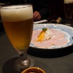 ステーキハウス 村岡 - ビールで乾杯です