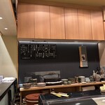 鮨綴 - 明るい店内