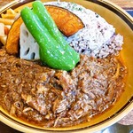 ヤミーズ ダイナー - エーク大盛1050円+素揚げ野菜150円