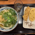 丸亀製麺 - かけうどん(大)とレンコン、かしわ天ぷら