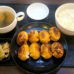 Howaito Gyouza Hanagasa - ギョウザ定食