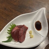 馬刺しと焼き鳥 グルマン三年坂 - 