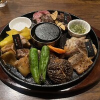 馬刺しと焼き鳥 グルマン三年坂 - 