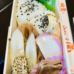 Musubi Musashi - 田舎むすび
                      沢庵/蓮根/鮭/酢牛蒡/蒟蒻/牛肉