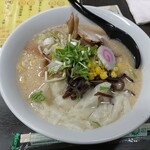 らぁ麺 亀我楽 - みそらぁ麺とワンタン