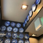 珈琲 ひいらぎ - 51年間、１枚ずつ増えていったイヤープレート。