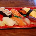 テイクアウト用の盛り合わせ。時間が無い時はこれを機内に持ち込みます。