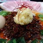 Ramen光鶏 - 鶏白湯台湾味噌らーめん大盛り＋味玉トッピング＋レアチャーシュートッピングのアップ