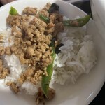 ケーイチェンマイ - ミニガパオ丼まで付いてくる。お腹ちぎれるよー