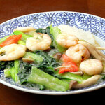 Shrimp and green vegetable rice with thickened sauce