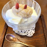 Koujiya Kafe - 甘酒でで食べる杏仁豆腐　¥660(税込) 2023/11時点