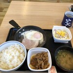 Yoshinoya - ハムエッグ牛小鉢定食