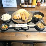 贅沢とんかつ アバンティ - スピード提供！ランチとんかつセット