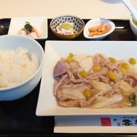 神田 雲林 - 『日替わりランチセット（1250円税込）』（ハーブ豚と紅時雨大根と寒いクワイの塩煮込み 銀杏添え）