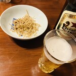 Sobateuchi Takahashi - ビールに付いてくる揚げそば！