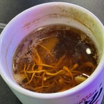 民記煲仔飯 - 鶏肉漢方スープに夏草花が沢山