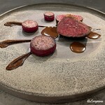 カーサ・デル・チーボ - 未経産の黒毛和牛のランプ肉のアッロースト 黒ニンニクのソース