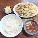 登龍 - 肉入り野菜炒め 430円
            ライス(スープ・漬物つき) 210円