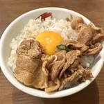 東大 - 肉増しの肉をオンザライス　素敵ビジュアル