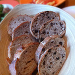 エグ・ヴィヴ - オリーブのパンと栗のパン