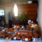 エグ・ヴィヴ - 小麦色のパンがいっぱい！