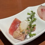 酒肴場 屯 - 大間のまぐろに大間のあわび。炙り大トロ入り