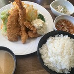 ドルフィンキッチン - ミックスフライ定食　¥700(税込)