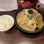 らぁめん 一撃 - 特選ラーメンとサービスライス