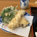 天丼 平右衛門 - 追加の天ぷら（えび、大葉、さつまいも）
