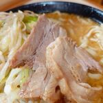 ラーメン二郎 京成大久保店 - ブタはバラ肉でした。