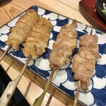 Sumibiyaki tori sutori - ぼんじり1串200円とせせり1串200円