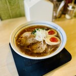 Shokudou Nikkorogashi - 醤油ラーメン（味玉トッピング）