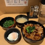 豚大学 - 「豚丼(小)」　「さっぱりセット」