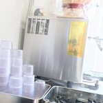 ラーメン二郎 - 冷水器付近