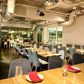 Various drinking parties, banquets, and reserved are possible in the spacious space with a terrace.