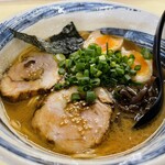 Rairai Ken - 伊賀忍玉ラーメン（¥1,000税込）
                        豚骨醤油で横浜家系に近い。、、、え？近くない？？