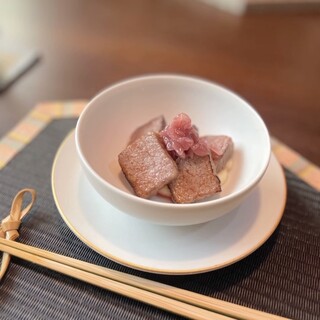 제철 소재를 사용한 일본식 맛의 코스 ◆숙성 흑모 일본소는 자랑의 일품