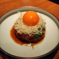 焼肉 にくだらけ - 田村牛の炙りユッケ