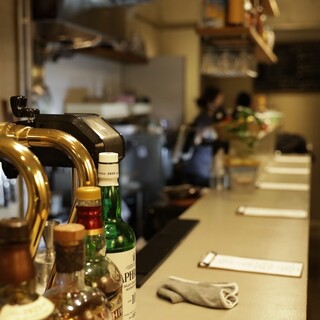 A rich alcoholic menu including homemade drinks is also available on your way home from work.