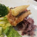 キッチン ブルー グローブ - タカサゴ&ヤングコーンを乗せます