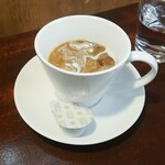 キッチン ブルー グローブ - ミルクを入れます