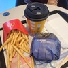 マクドナルド - Mサイズのセットメニューを二人でシェアした。
