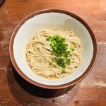 麺や而今 - 辛いかけ玉（具なし細麺）