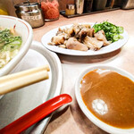 神戸ラーメン 第一旭 - ブーツ（蒸し豚足、味噌ダレ付）350円